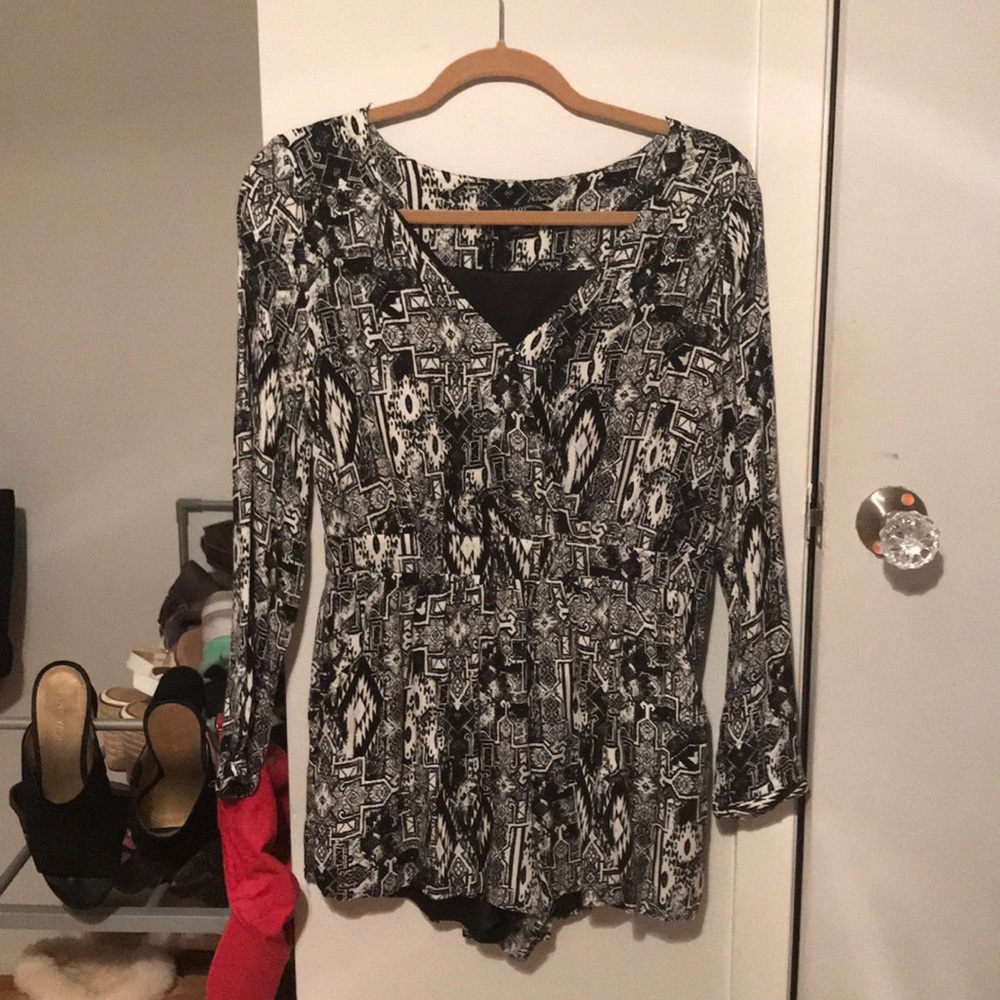 ROMPER- black and white pattern, long sleeve